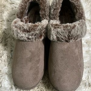 Skechers Night Cap Plush Faux Fur Slipper dark taupe Women’s size 9